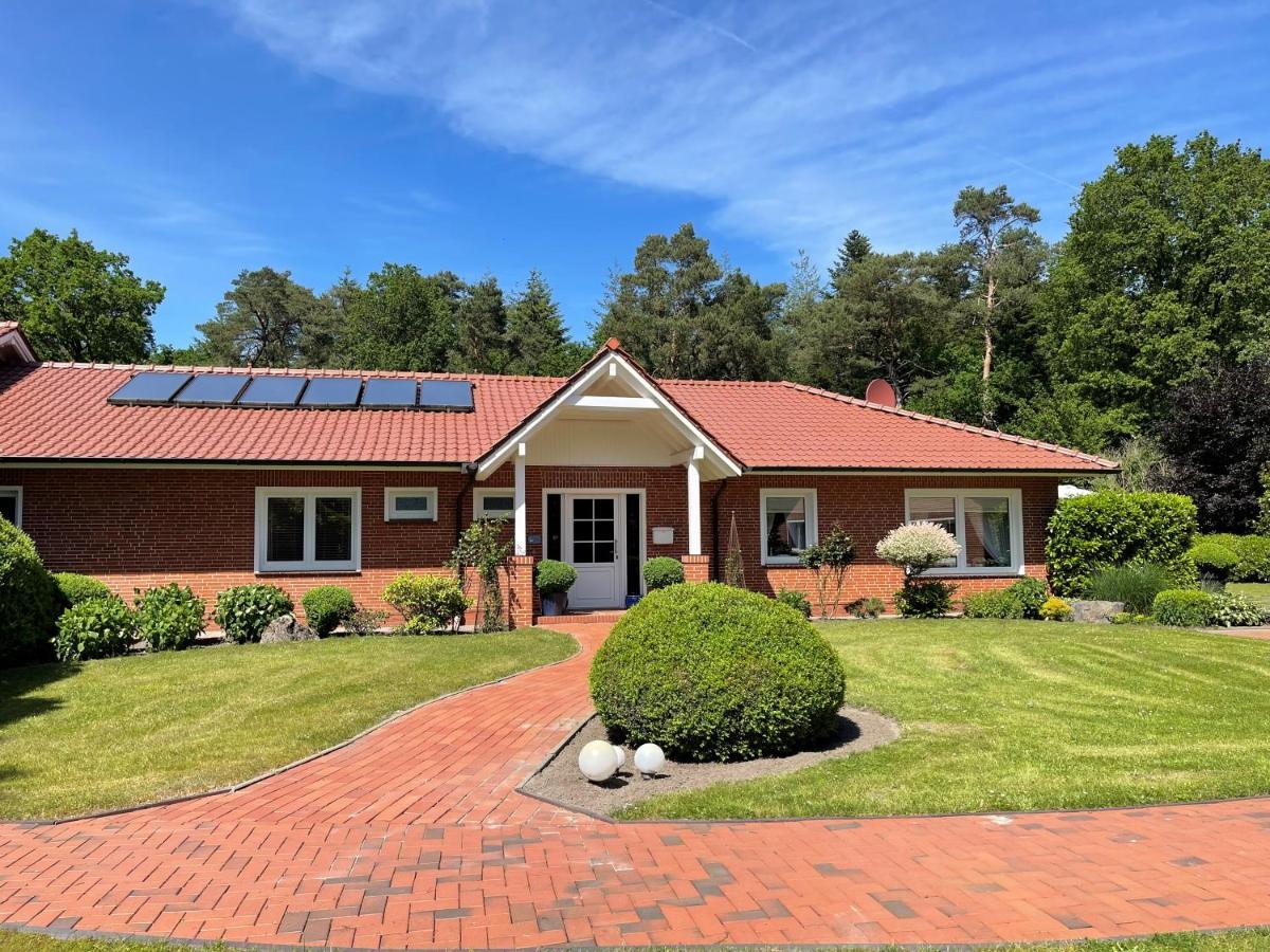 Landhaus Am Wald Mit Garten Mit 1 Schlafnische Und 1 Schlafzimmer Aurich Extérieur photo